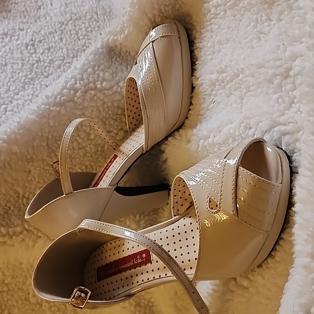 B.A.I.T FOOTWEAR